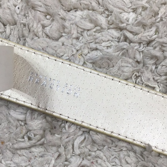 Kenneth Cole Reaction gold metallic belt S NWT - Picture 7 of 8